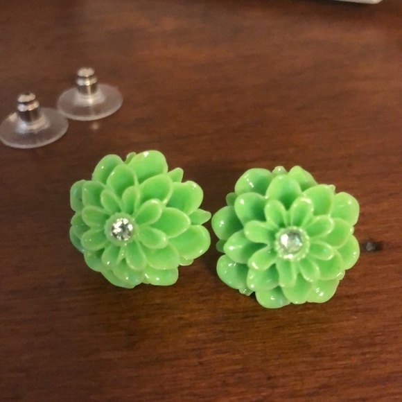 New! Fun lime green small flower sterling silver earrings with center stone - Picture 7 of 7